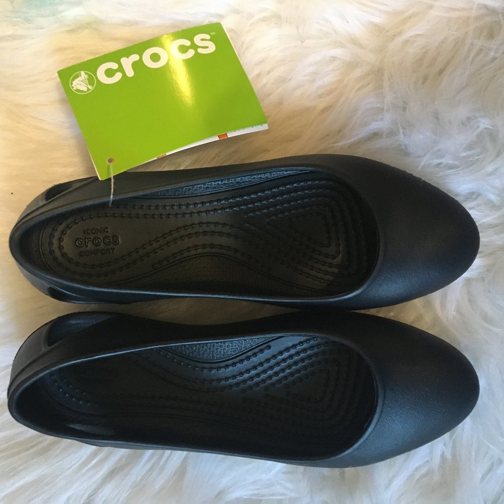 NWT Crocs Flats